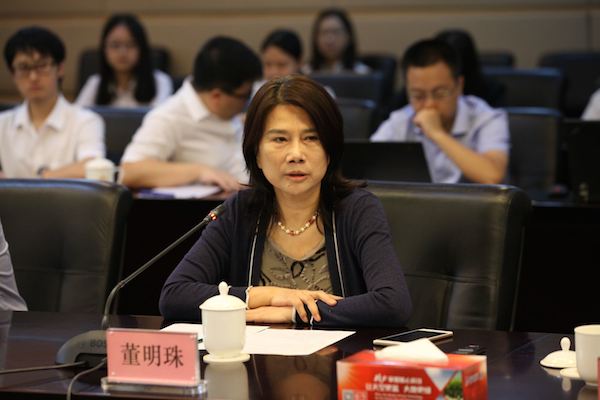 邊走邊思 ： 董小姐要習(xí)慣沒有掌聲只有罵聲