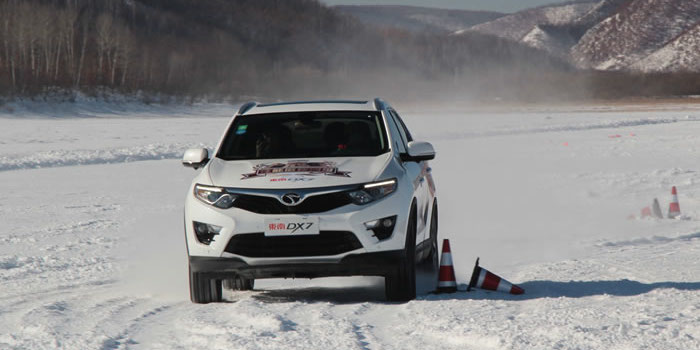 老司機(jī)教你花樣玩冰雪 東南DX7冰雪體驗(yàn)