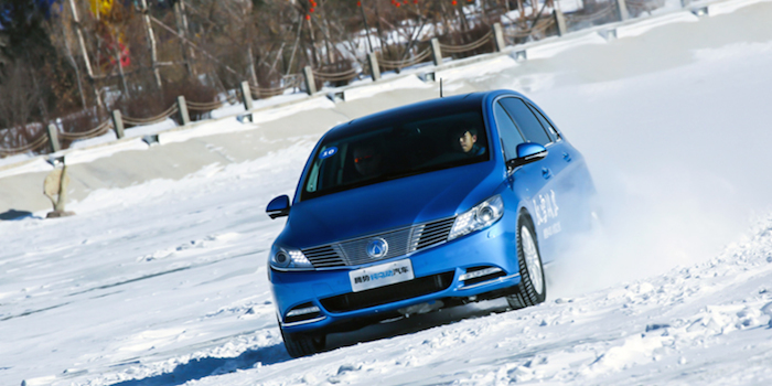 冰雪試駕騰勢400 如何能自己開電動車時更安心？