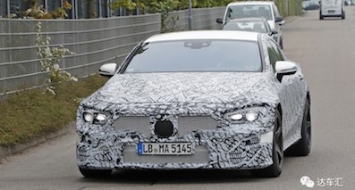 在紐北，Polo跨界車與寶馬X2的測(cè)試團(tuán)隊(duì)相遇