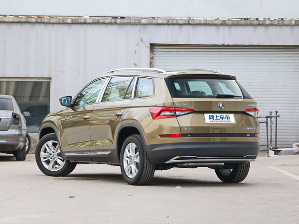 斯柯達(dá)  TSI330 左后正45度