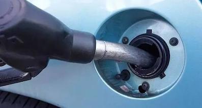 汽車加滿油的危害，看完第二條我震驚了！