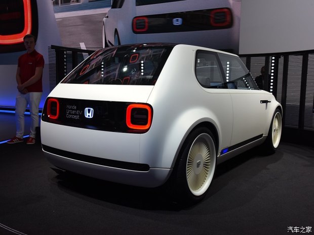 電動(dòng)汽車，奔馳C級(jí)，寶馬3系，奧迪A4，車企電動(dòng)汽車計(jì)劃,奔馳電動(dòng)車，寶馬電動(dòng)車，奧迪電動(dòng)車
