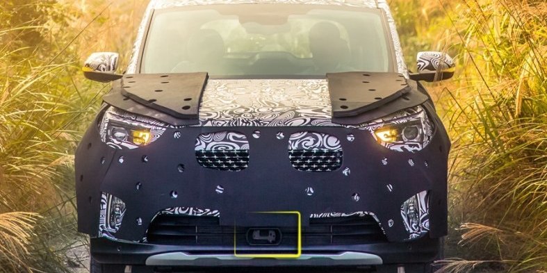 將采用新車標(biāo) 長(zhǎng)安歐尚中大型SUV路試諜照