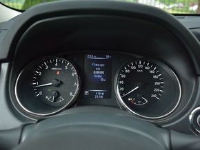 東風(fēng)日產(chǎn)  2.5L 儀表盤(pán)