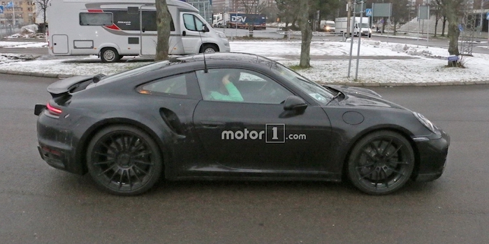 功率或達(dá)608馬力 曝全新911 Turbo測試諜照