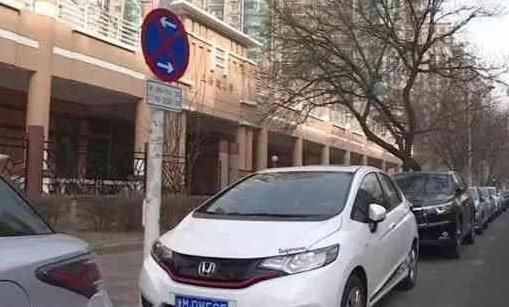 轉(zhuǎn)左不給，轉(zhuǎn)右也不給,這路應(yīng)該怎么走呢？