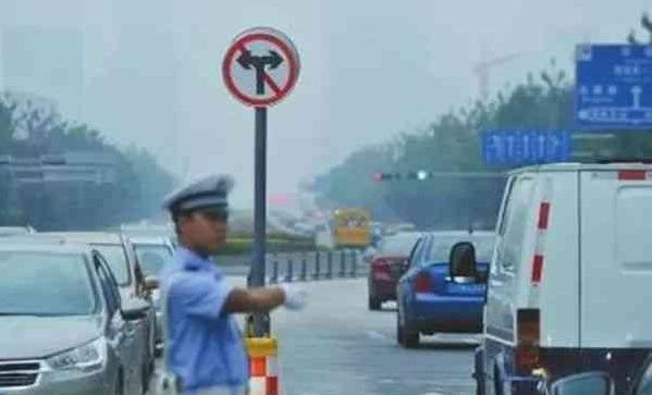 轉(zhuǎn)左不給，轉(zhuǎn)右也不給,這路應該怎么走呢？