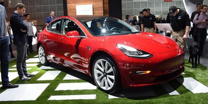 將推紅色內(nèi)飾 特斯拉Model 3 Performance版