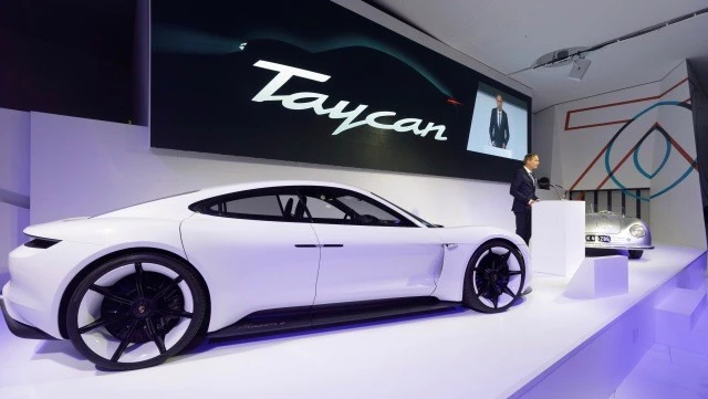 保時(shí)捷公布首款純電動(dòng)跑車Taycan量產(chǎn)計(jì)劃