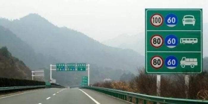 司機(jī)在服務(wù)區(qū)睡了一覺(jué) 為什么被罰款千元？
