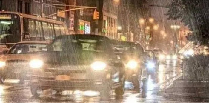 下雨開(kāi)車(chē)注意事項(xiàng)你學(xué)到了嗎 雨天用車(chē)技巧