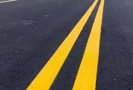 馬路中間的單黃線和雙黃線 你知道有啥區(qū)別嗎