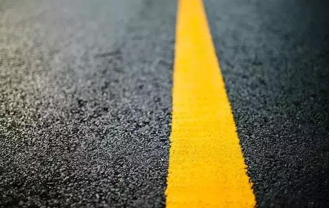 馬路中間的單黃線和雙黃線 你知道有啥區(qū)別嗎