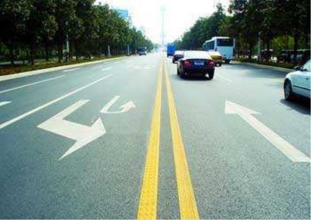 馬路中間的單黃線和雙黃線 你知道有啥區(qū)別嗎