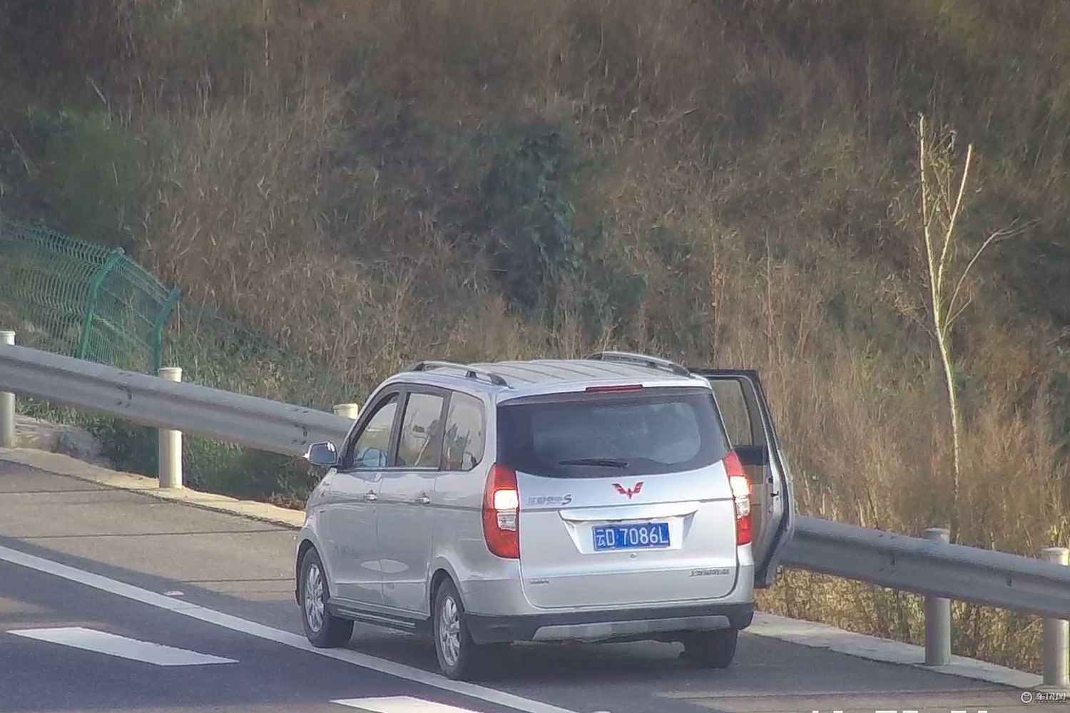高速開車有秘籍 這幾種壞習(xí)慣可能害了你