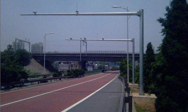 路上的電子眼為什么會拍照每一輛車？