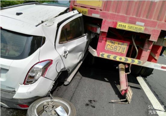 高速上駕車的四大禁忌別輕易去嘗試 很多人都栽了
