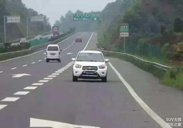 高速上駕車的四大禁忌別輕易去嘗試 很多人都栽了