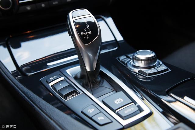 自動擋熱車時應該掛P擋還是N擋？老司機解釋后，車主：車白熱了