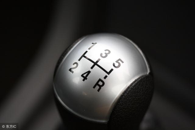 老司機(jī)：手動擋掛擋時的四大禁忌，如果不注意，只會縮短汽車壽命