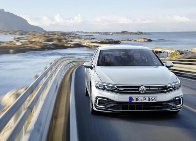 新款Passat GTE三廂版