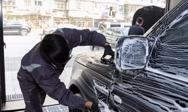 這5個(gè)駕駛習(xí)慣最傷車(chē)，半年車(chē)子就離報(bào)廢不遠(yuǎn)了，后悔沒(méi)早知道