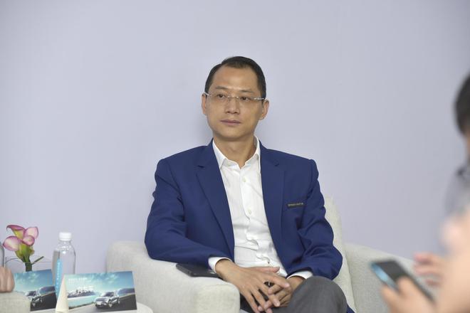 天際汽車(chē)首席營(yíng)銷(xiāo)官（CMO）向東平正在接受采訪