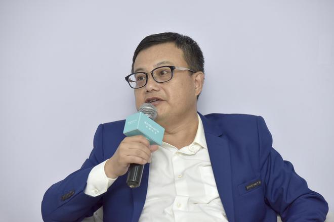天際汽車(chē)董事長(zhǎng)兼首席執(zhí)行官（CEO）張海亮（博士）正在接受采訪