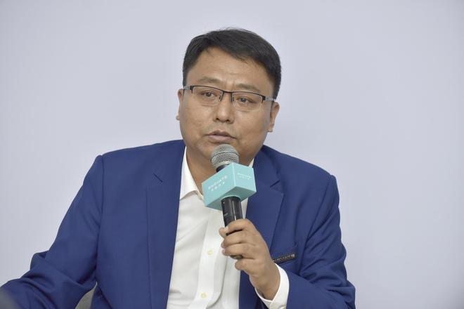 天際汽車(chē)首席技術(shù)官（CTO）牛勝福（博士）正在接受采訪