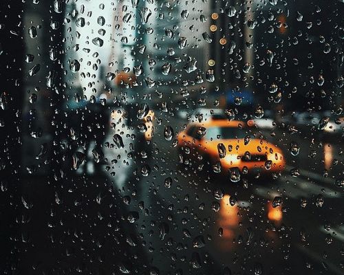 雨天行車這些事情要注意 低速擋緩慢行駛