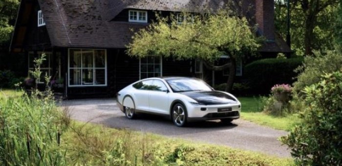 太陽能純電續(xù)航735km Lightyear One正式亮相
