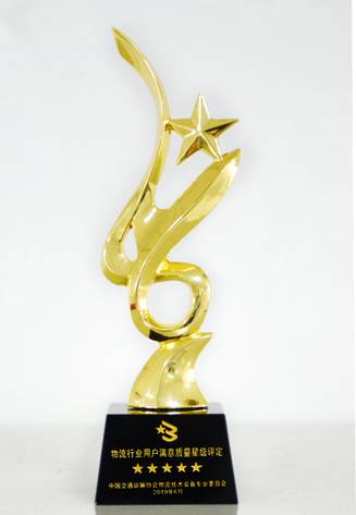 紅巖杰獅中置軸貨運列車獲物流行業(yè)用戶肯定