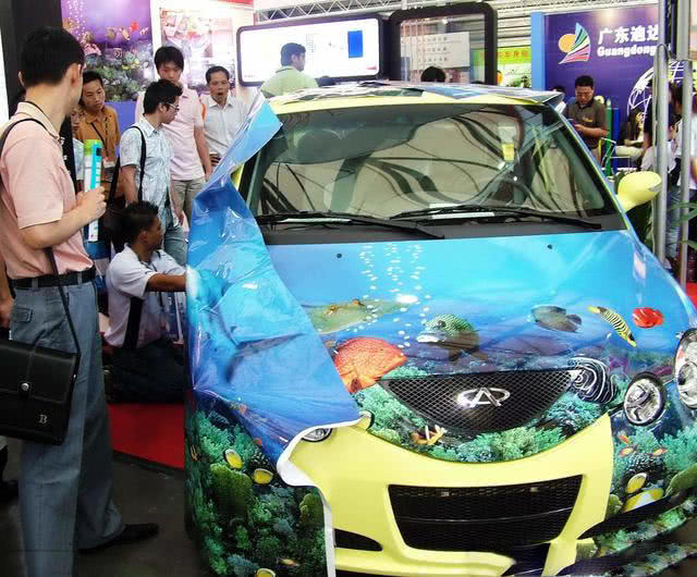汽車玻璃上這3個(gè)標(biāo)志不用再貼，但貼這些東西卻違法，要罰100元！