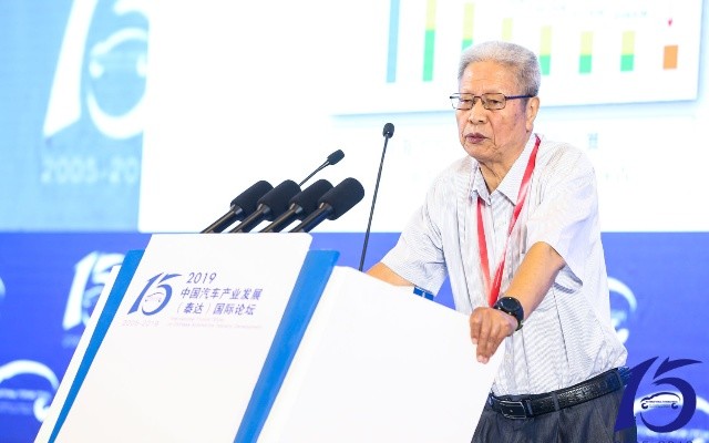 衣寶廉：應提高車用燃料電池的可靠性與耐久性