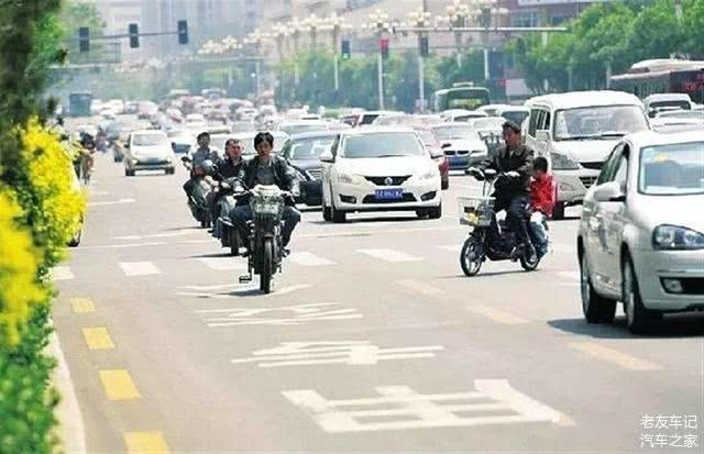 如果開車撞著闖紅燈的行人 責(zé)任怎么劃分呢
