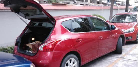 沒有標(biāo)線就不會(huì)停車了?學(xué)會(huì)這幾招側(cè)方一步到位