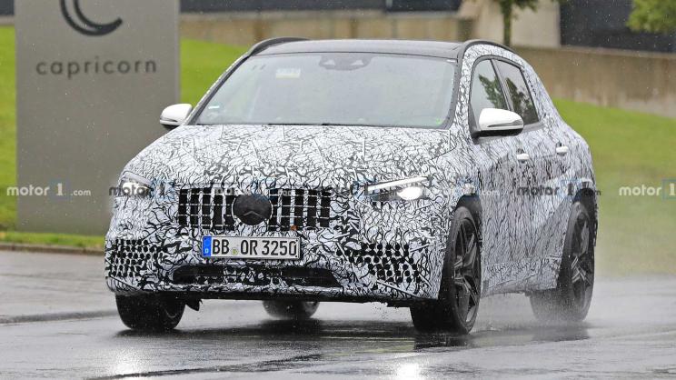 全新梅賽德斯-AMG GLA 45路試諜照曝光