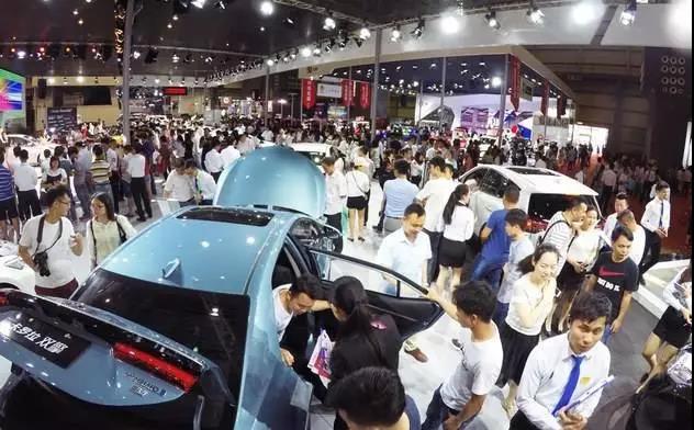 發(fā)改委：破除汽車消費限制，放寬或取消限購