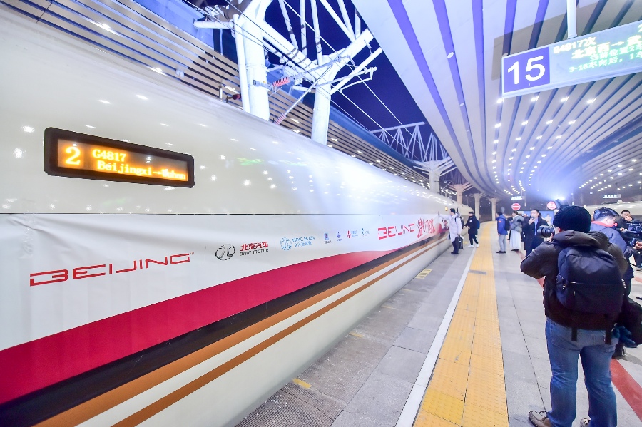 BEIJING?汽車“溫暖回家路”專列送建設(shè)者回家