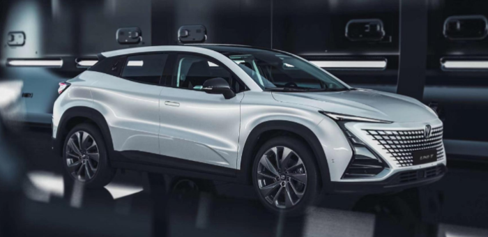 日內(nèi)瓦車展首發(fā) 長安UNI系列將定名引力