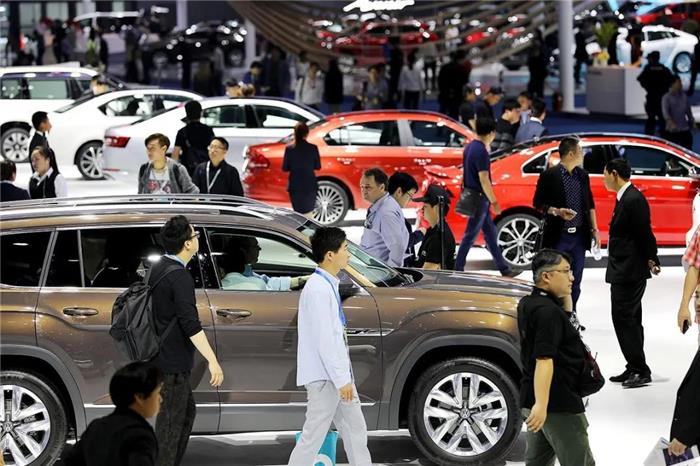 疫情下的全球車市：歐美向下 中國(guó)向上
