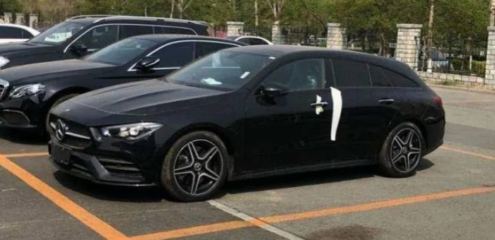 搭載2.0T發(fā)動機 奔馳CLA獵裝版實車圖曝光