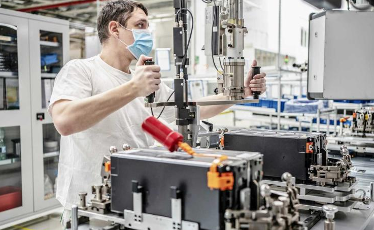 動(dòng)力電池生產(chǎn)線重啟 斯柯達(dá)捷克工廠復(fù)工