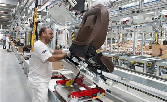 疫情，博格華納，零部件企業(yè)裁員潮,采埃孚裁員，博世裁員