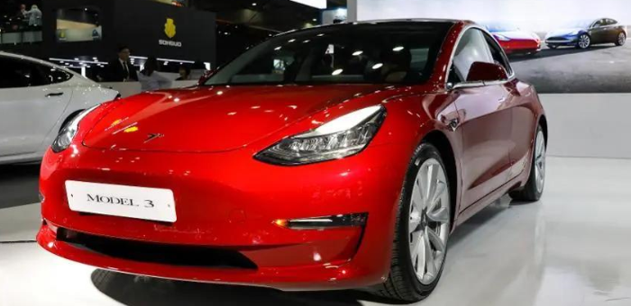 Model 3被曝充電蓋關(guān)不嚴(yán) 網(wǎng)友表示看著難受