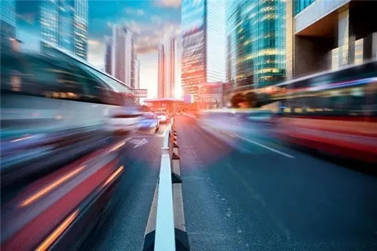 上半年車市滑坡約24% 近半車企走在懸崖邊上
