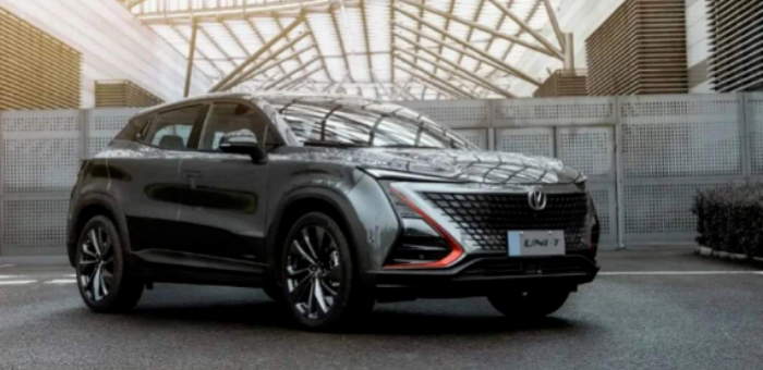 14萬預算買SUV 選長安UNI-T還是領克02