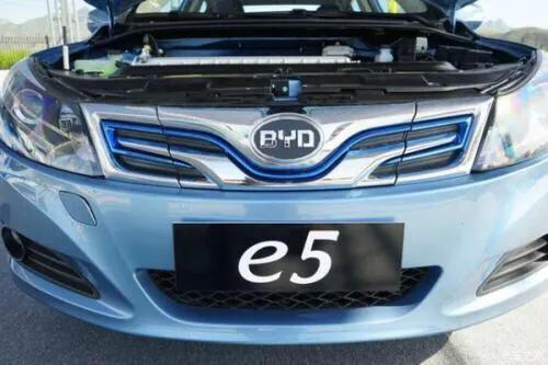 比亞迪回應(yīng)e5燒燃事件：可能系人為縱火所致