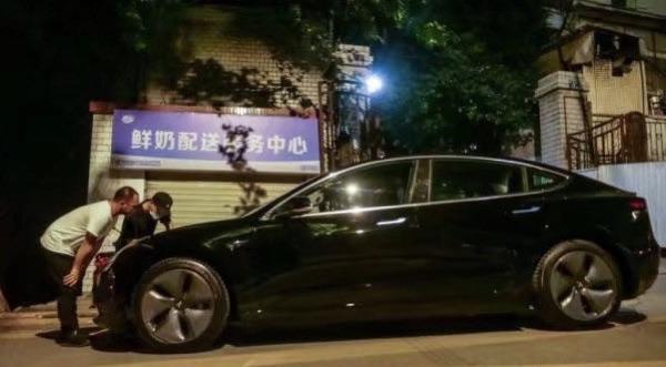 特斯拉：“武漢車主交付”報道為自導(dǎo)自演